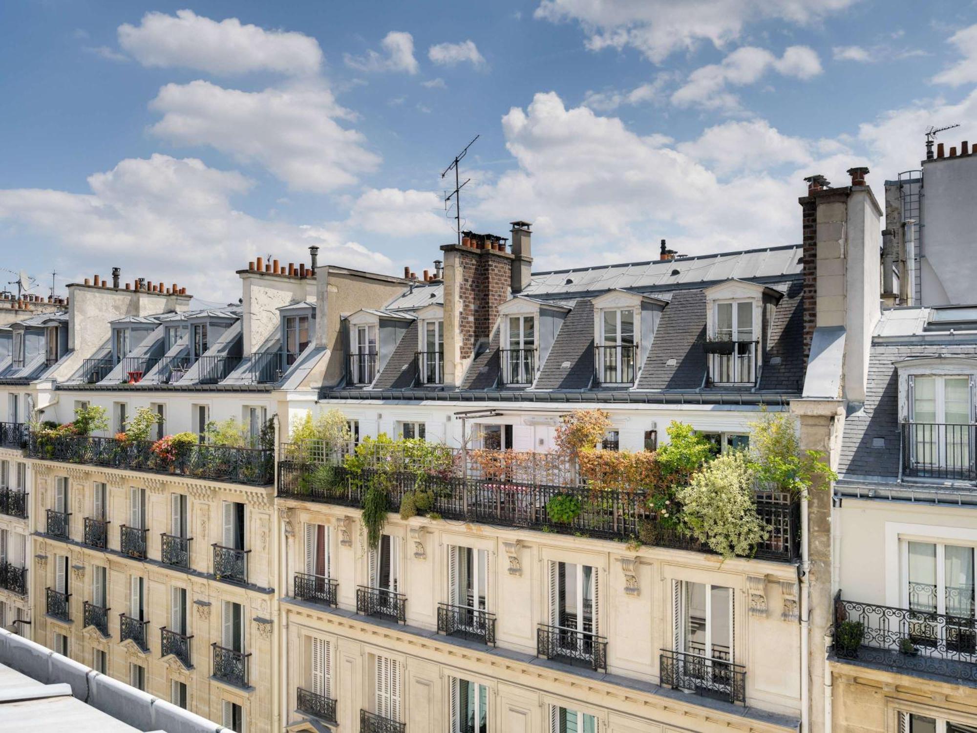 Hotel Ibis Styles Paris Cadet Lafayette Exterior foto