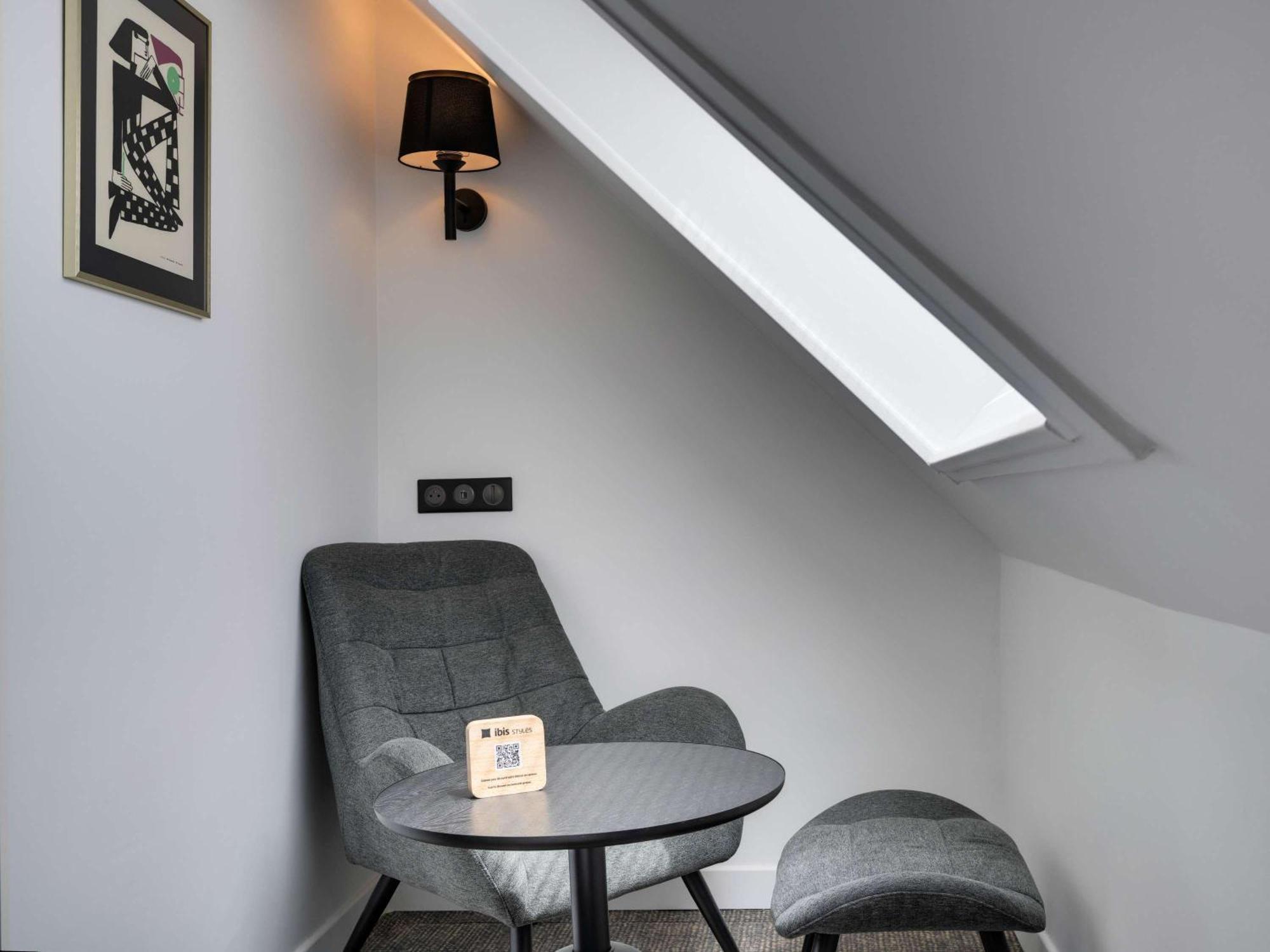 Hotel Ibis Styles Paris Cadet Lafayette Exterior foto