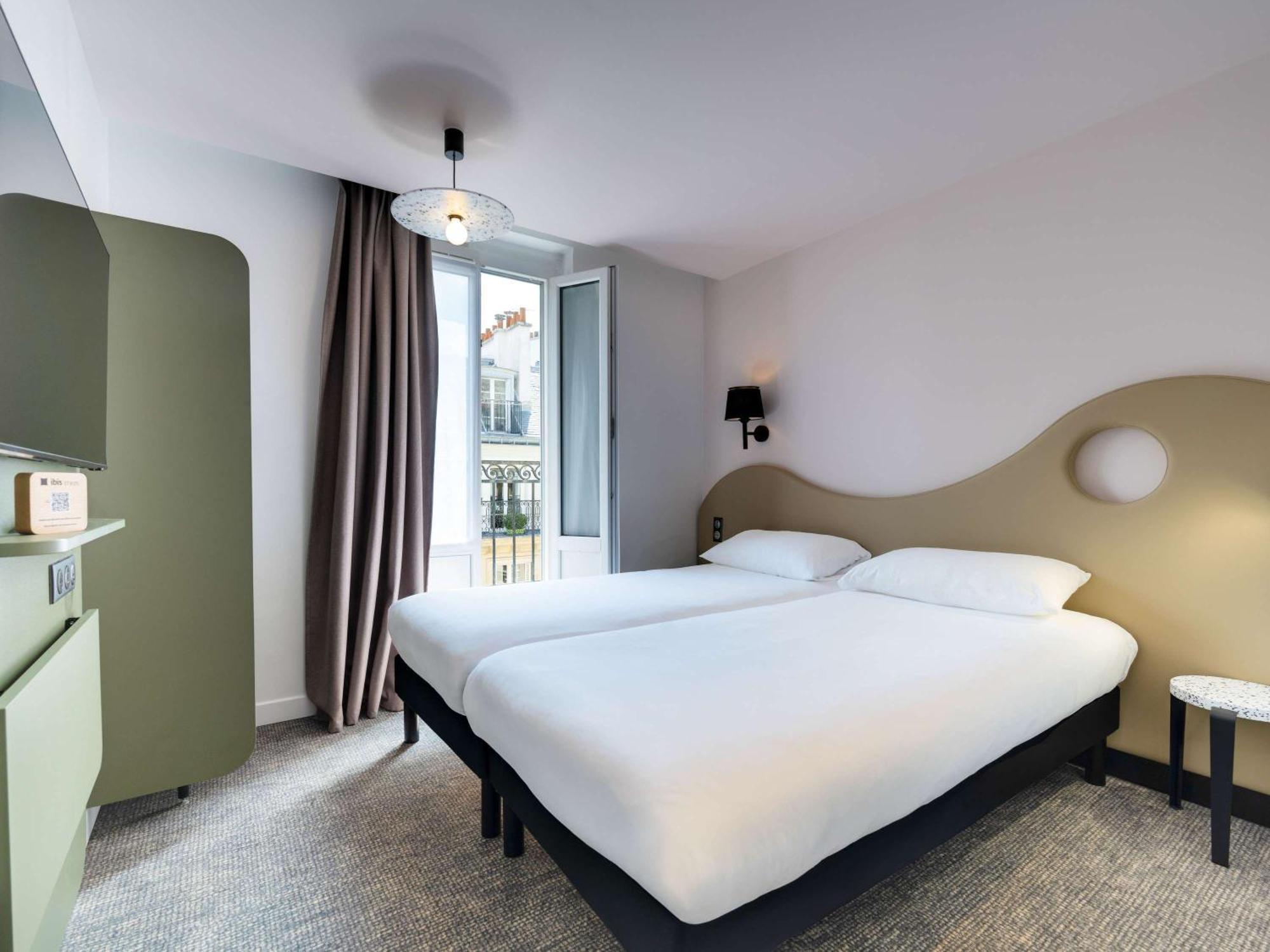 Hotel Ibis Styles Paris Cadet Lafayette Exterior foto